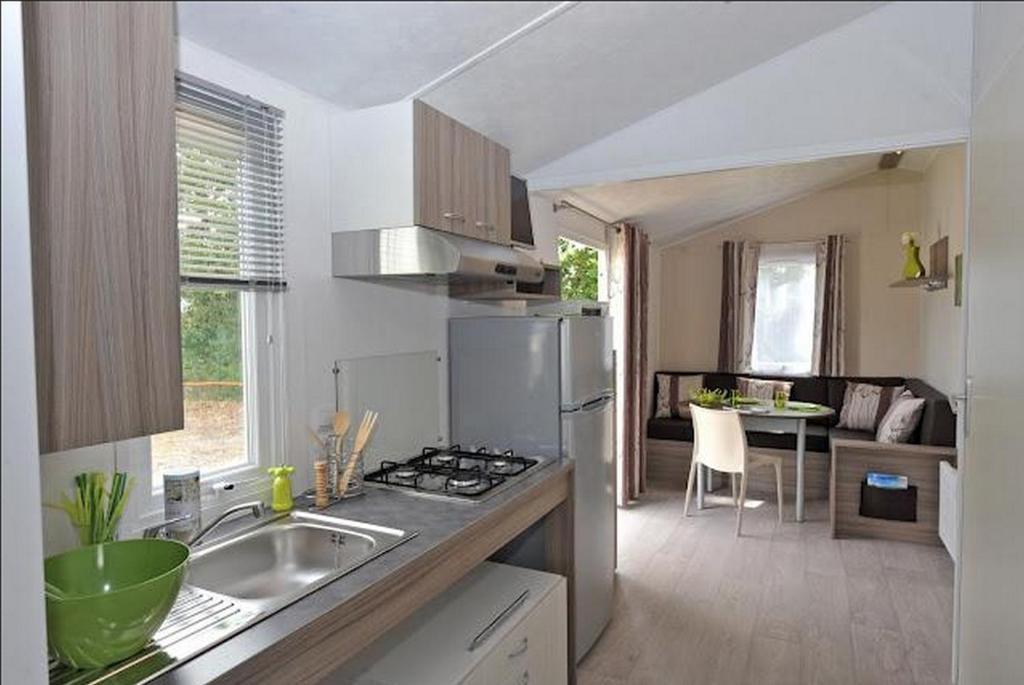 Camping Au Bord De L'Aisne Guignicourt Rum bild